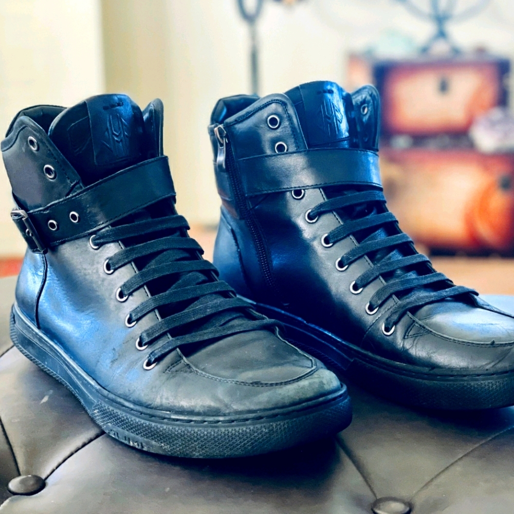 Men's Trendy all Black Hightop Sneaker